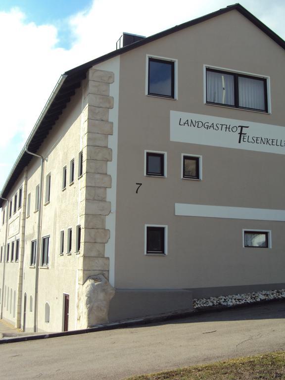 Landgasthof Felsenkeller دينكلسبهل المظهر الخارجي الصورة